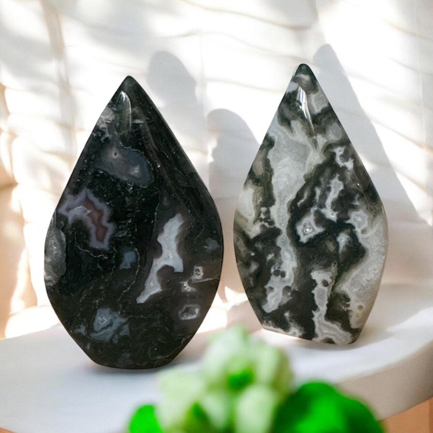 Moss Agate Flame Crystal: Nurturing Earth Energy Palm Stone