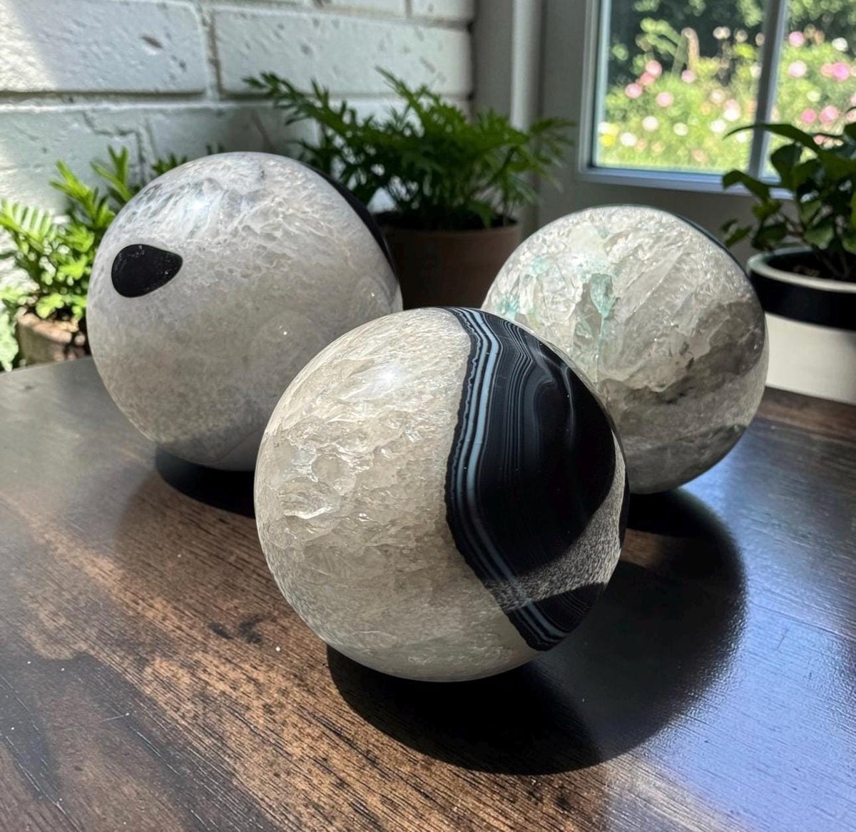 Black Onyx Sphere: Protective Crystal Decor