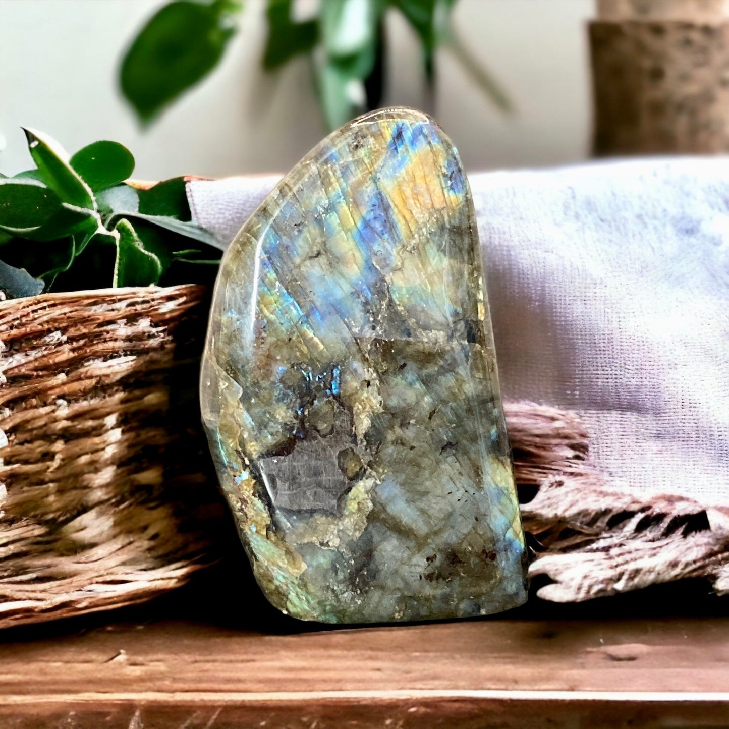 Labradorite Freeform: Blue Flash Crystal Decor (100mm x 55mm)