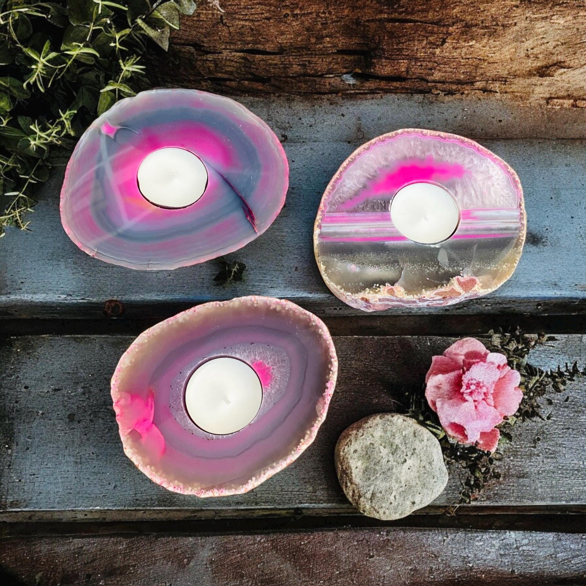 Agate Geode Slice Tealight Holder: Ethereal Crystal Decor