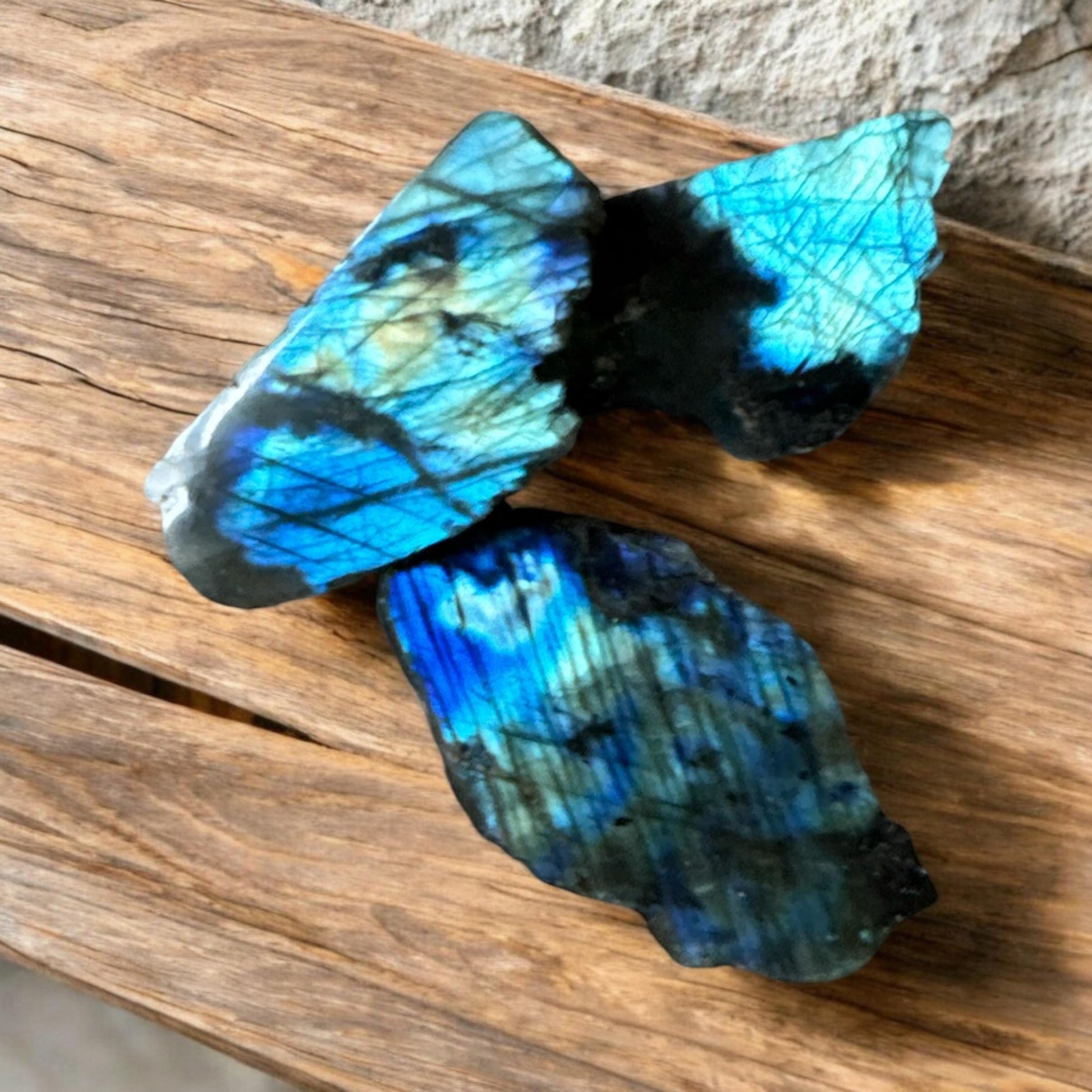Flashy Labradorite Slab: Iridescent Crystal for Transformation