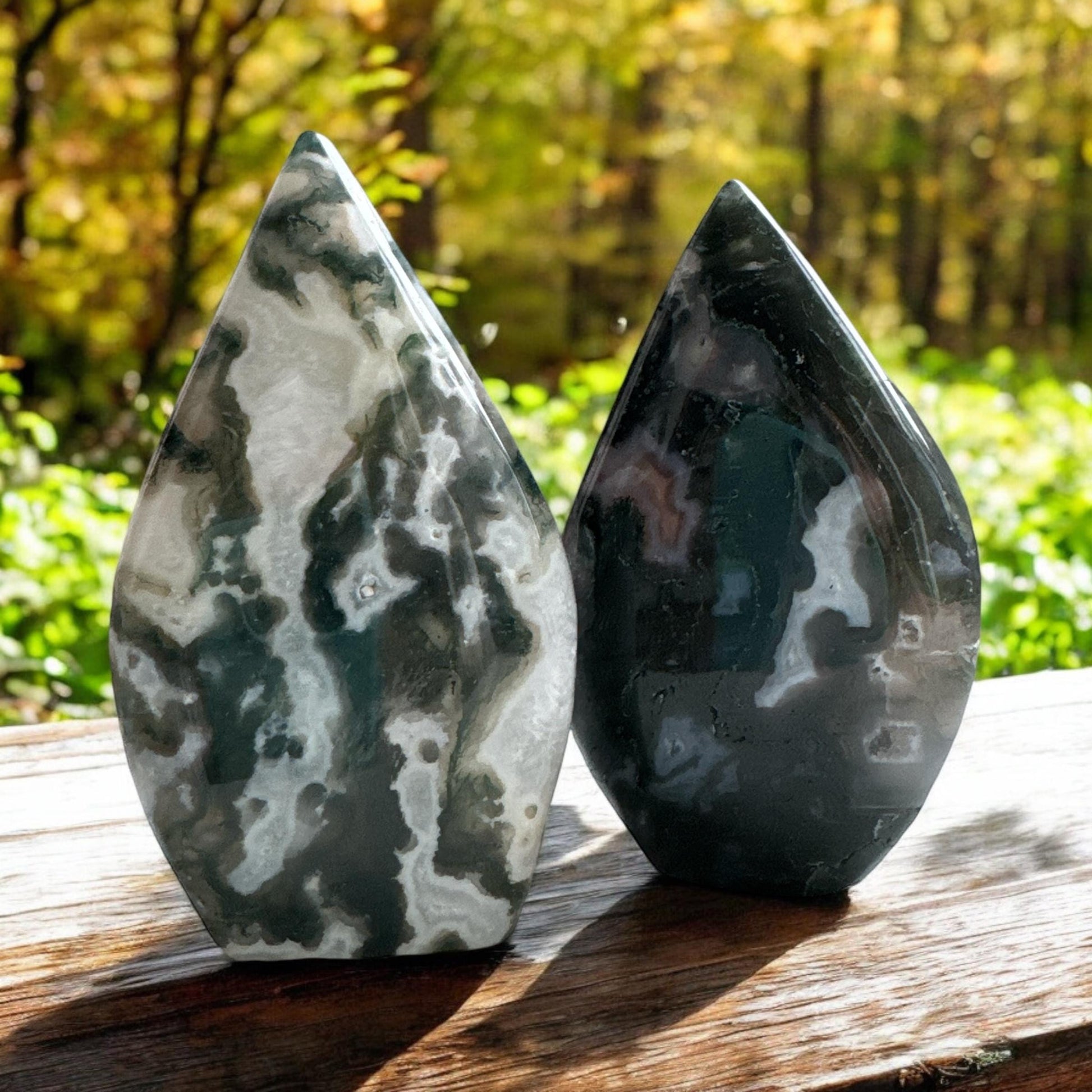 Moss Agate Flame Crystal: Nurturing Earth Energy Palm Stone