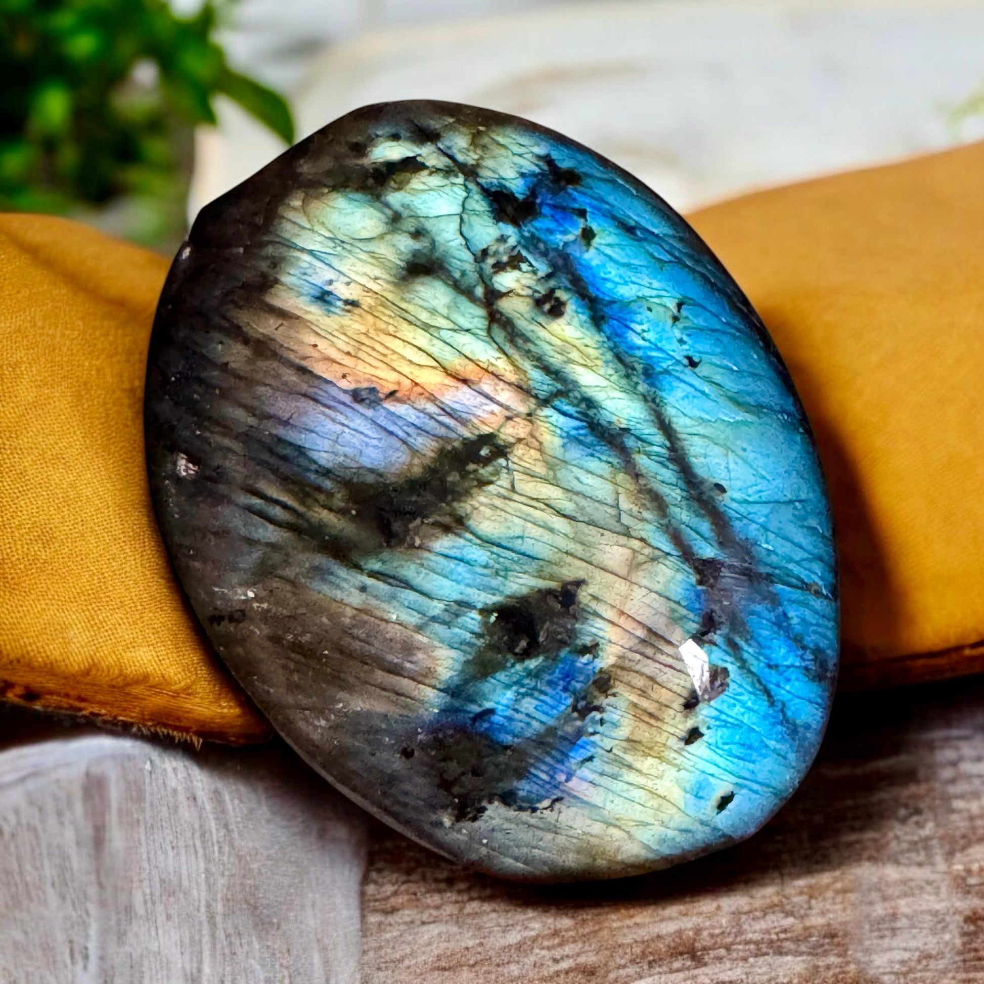 Labradorite Palm Stone: Iridescent Crystal for Intuition (40mm x 40mm)