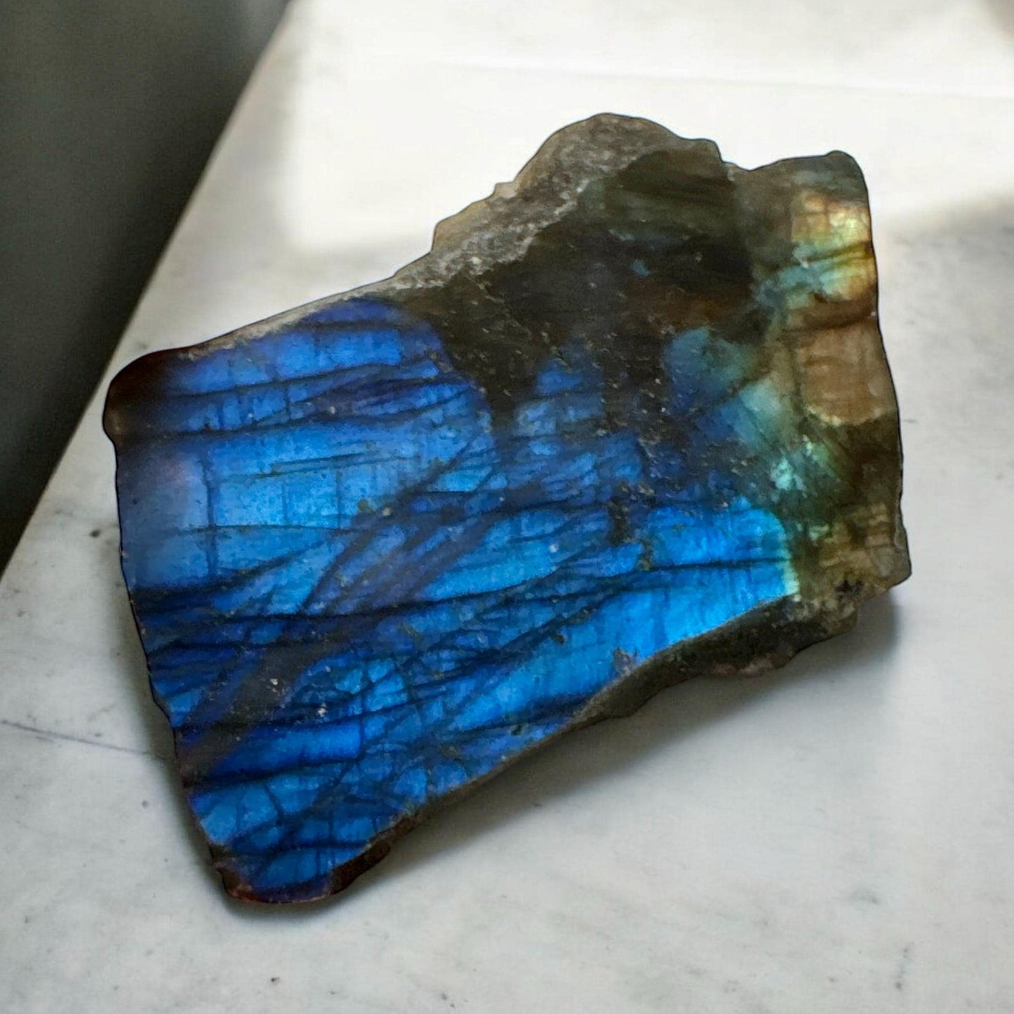 Flashy Labradorite Slab: Iridescent Crystal for Transformation