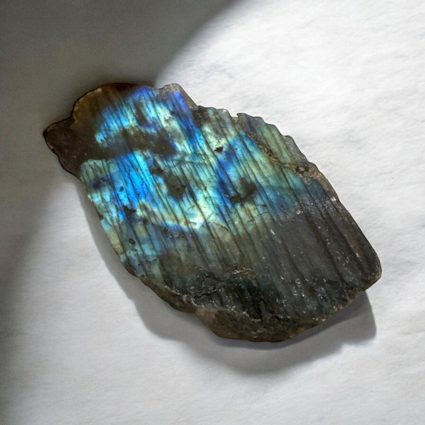 Flashy Labradorite Slab: Iridescent Crystal for Transformation