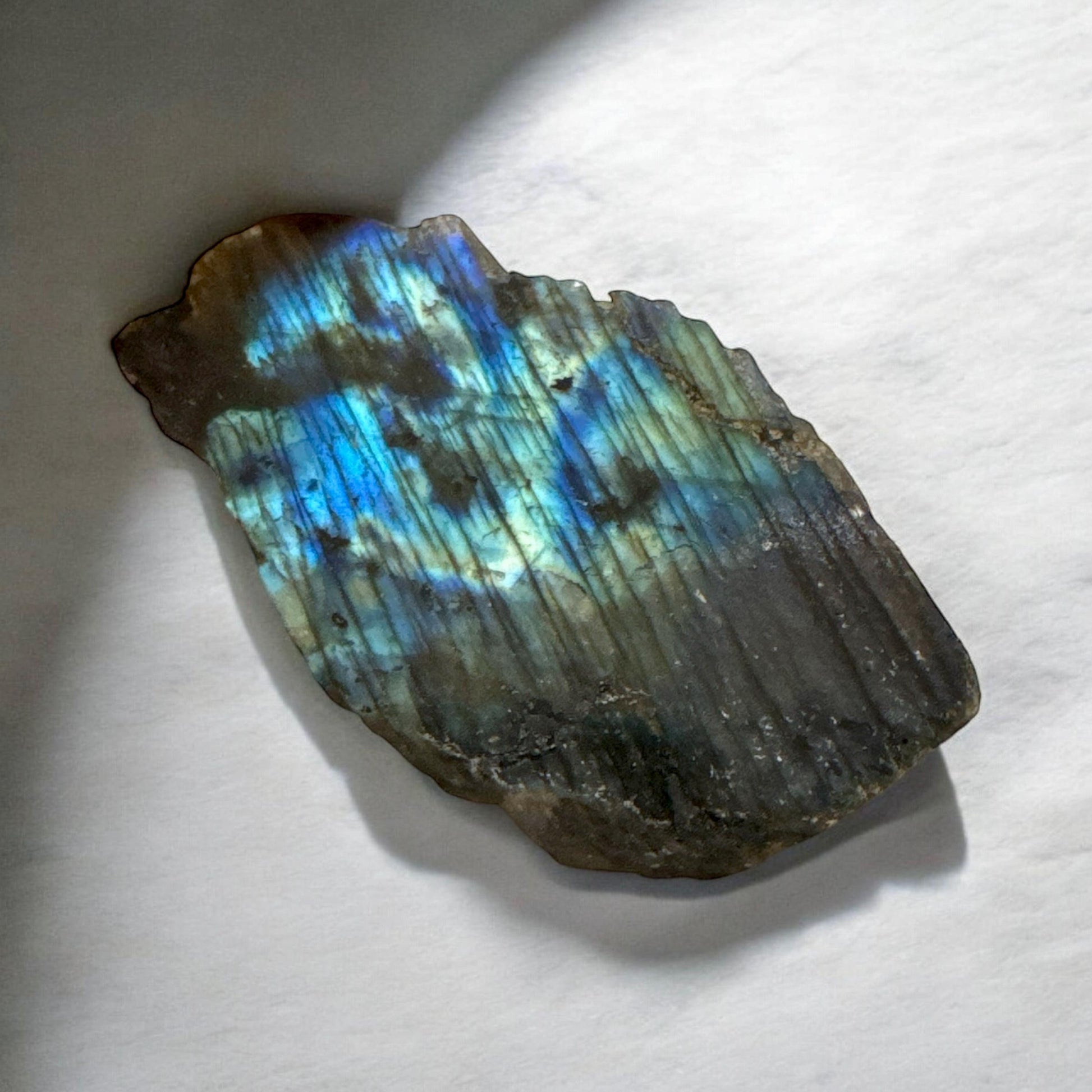 Flashy Labradorite Slab: Iridescent Crystal for Transformation