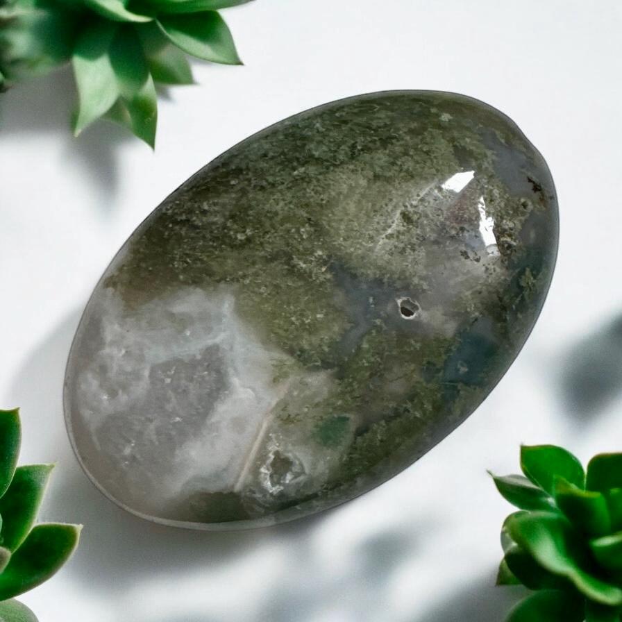 Moss Agate Palm Stone: Nurturing Earth Energy Crystal
