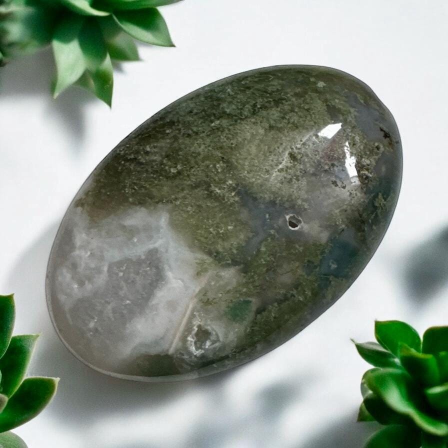 Moss Agate Palm Stone: Nurturing Earth Energy Crystal