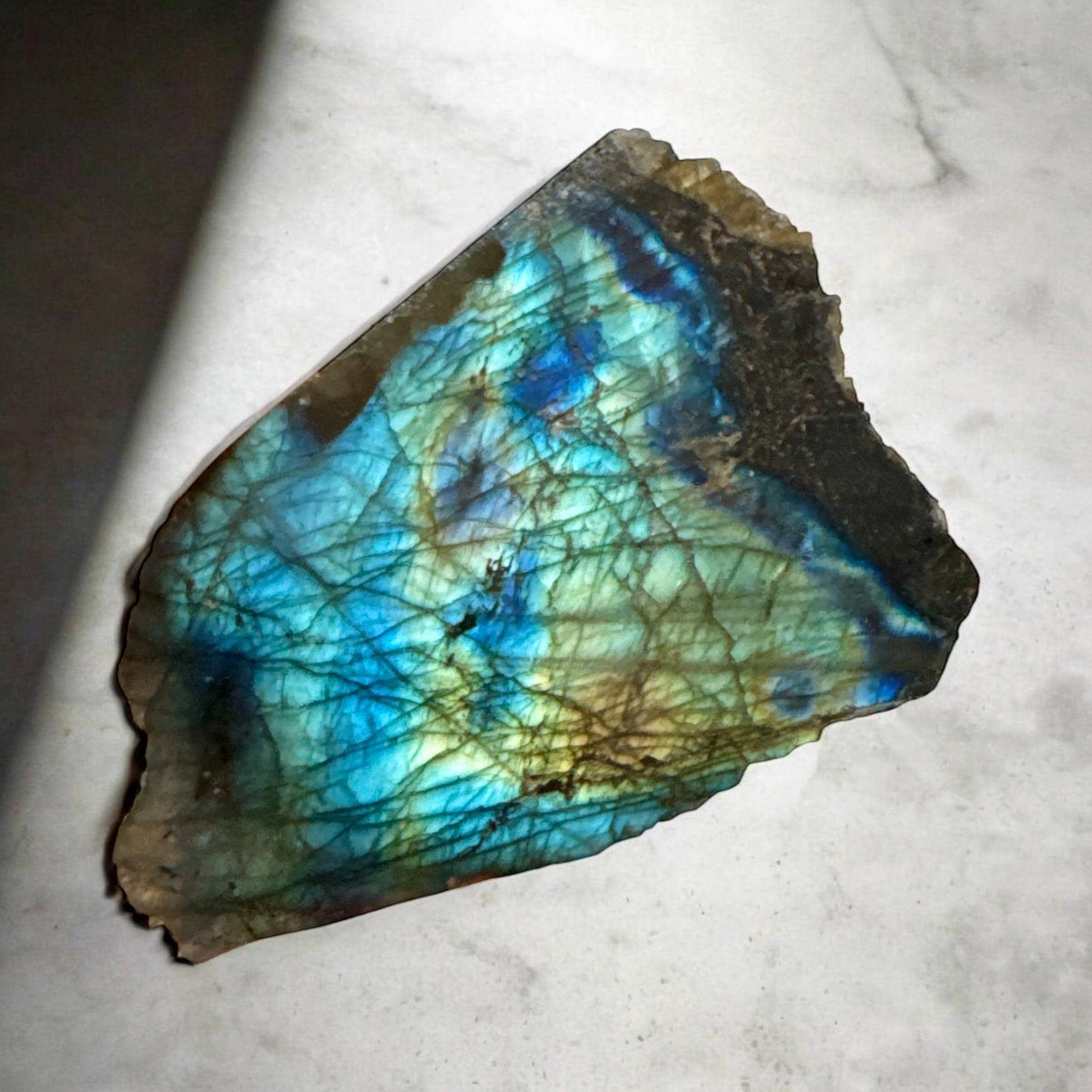 Flashy Labradorite Slab: Iridescent Crystal for Transformation