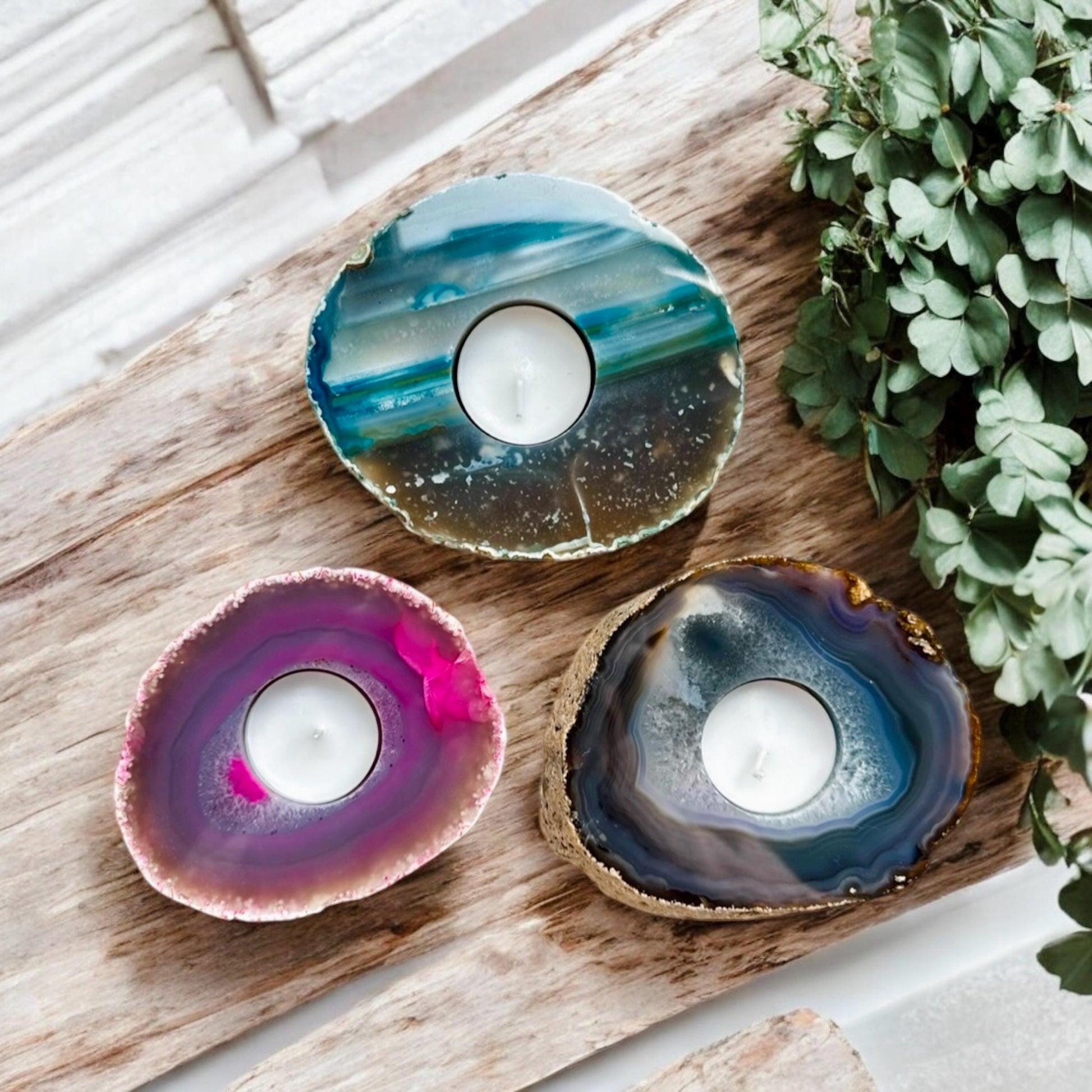 Agate Geode Slice Tealight Holder: Ethereal Crystal Decor