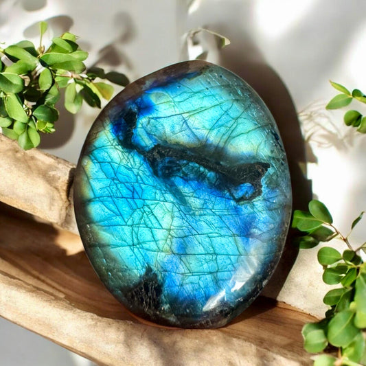 Labradorite Palm Stone: Iridescent Crystal for Intuition (40mm x 40mm)