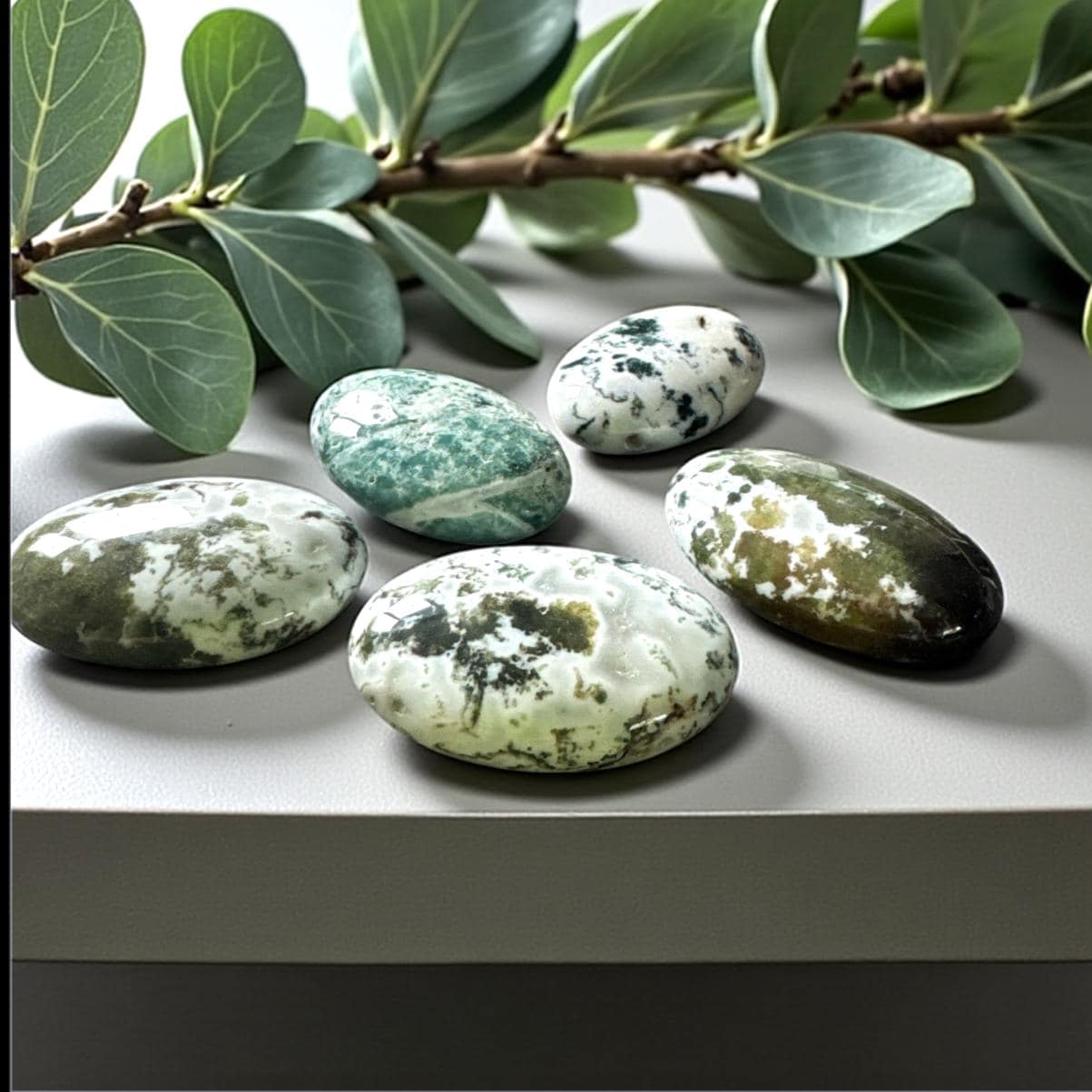 Moss Agate Palm Stone: Nurturing Earth Energy Crystal