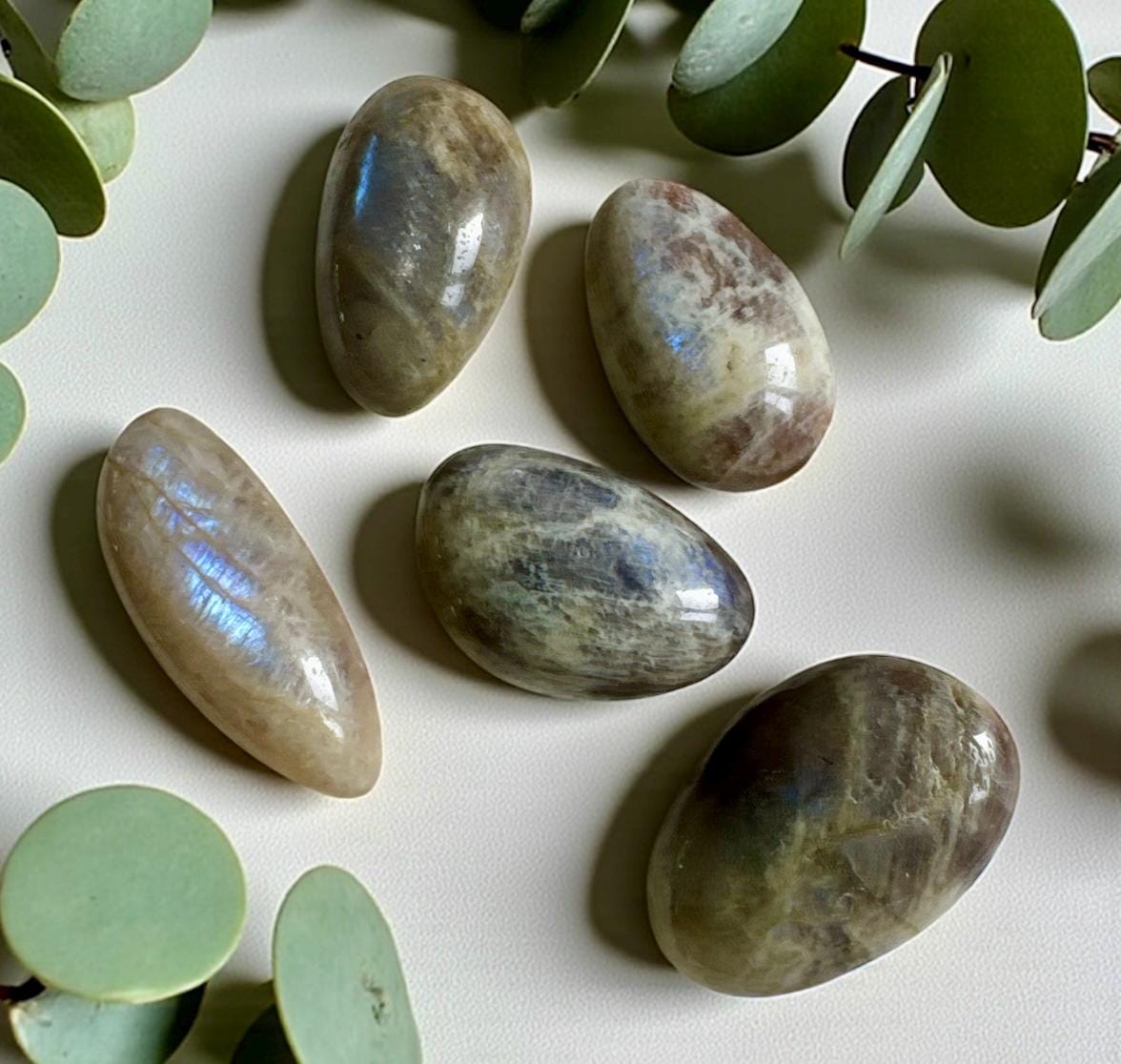 Moonstone Crystal Tumble Stone: Intuition, Balance & Feminine Energy