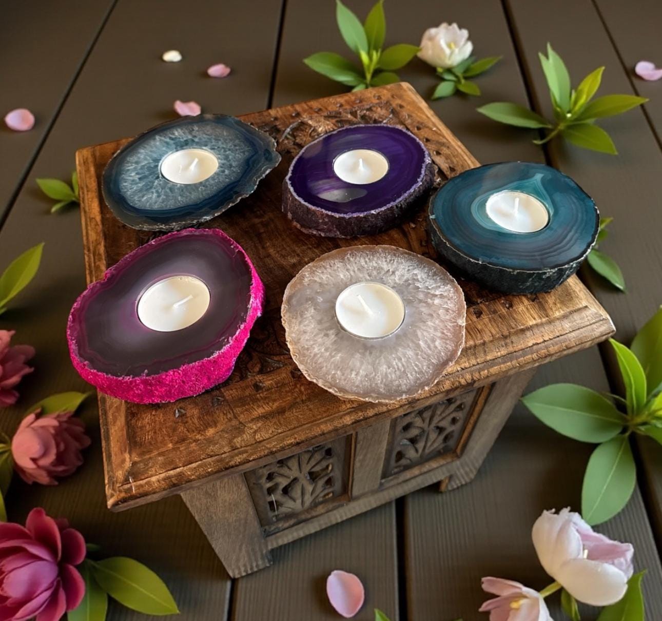 Agate Geode Slice Tealight Holder: Ethereal Crystal Decor