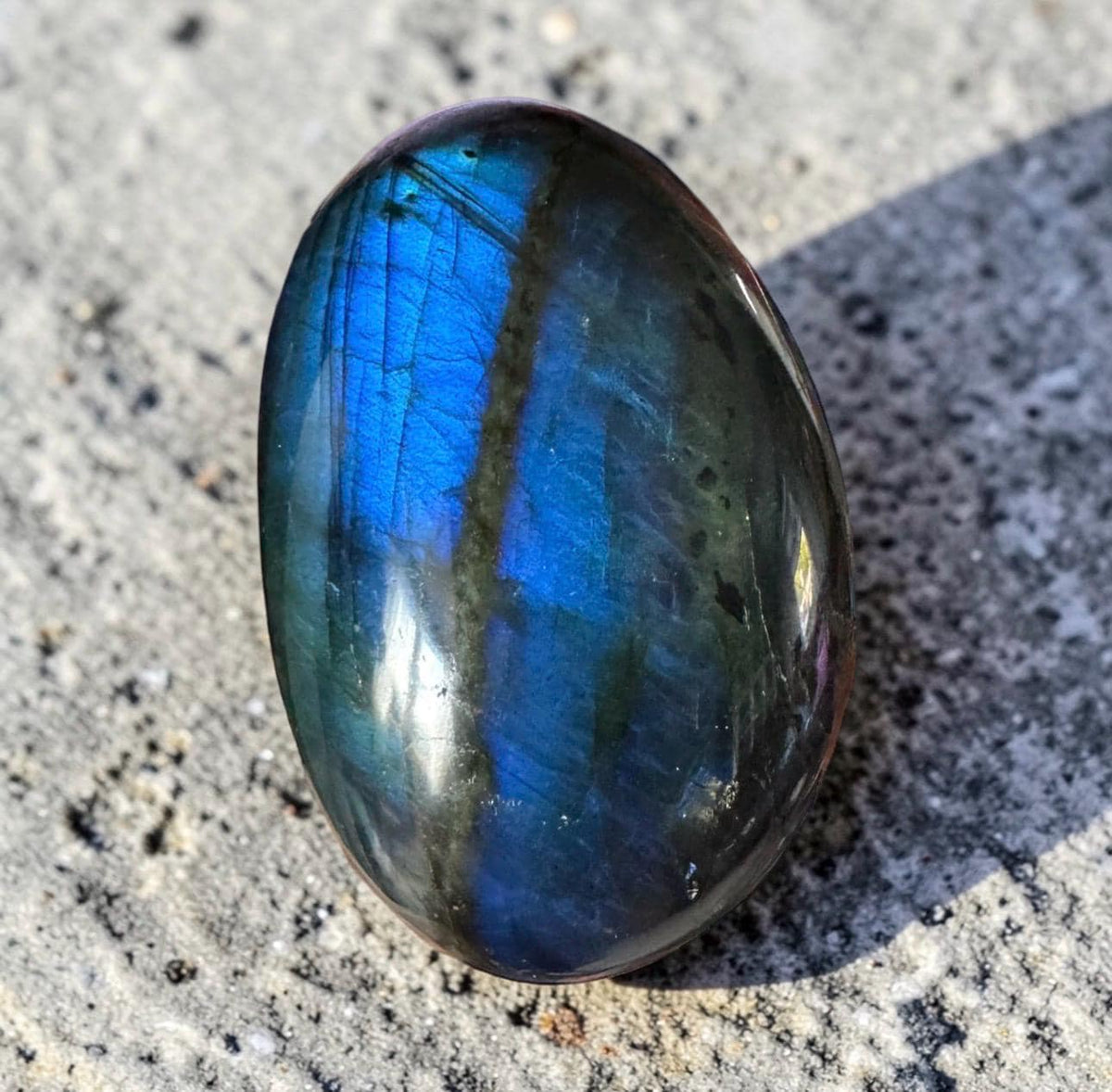 Labradorite Palm Stone: Iridescent Crystal for Intuition (40mm x 40mm)