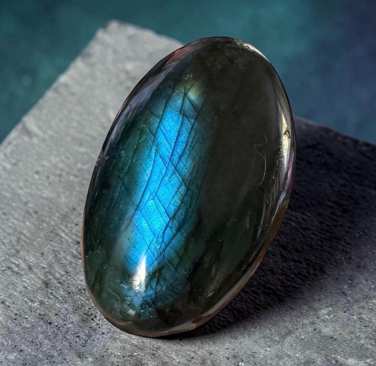 Labradorite Palm Stone: Iridescent Crystal for Intuition (40mm x 40mm)
