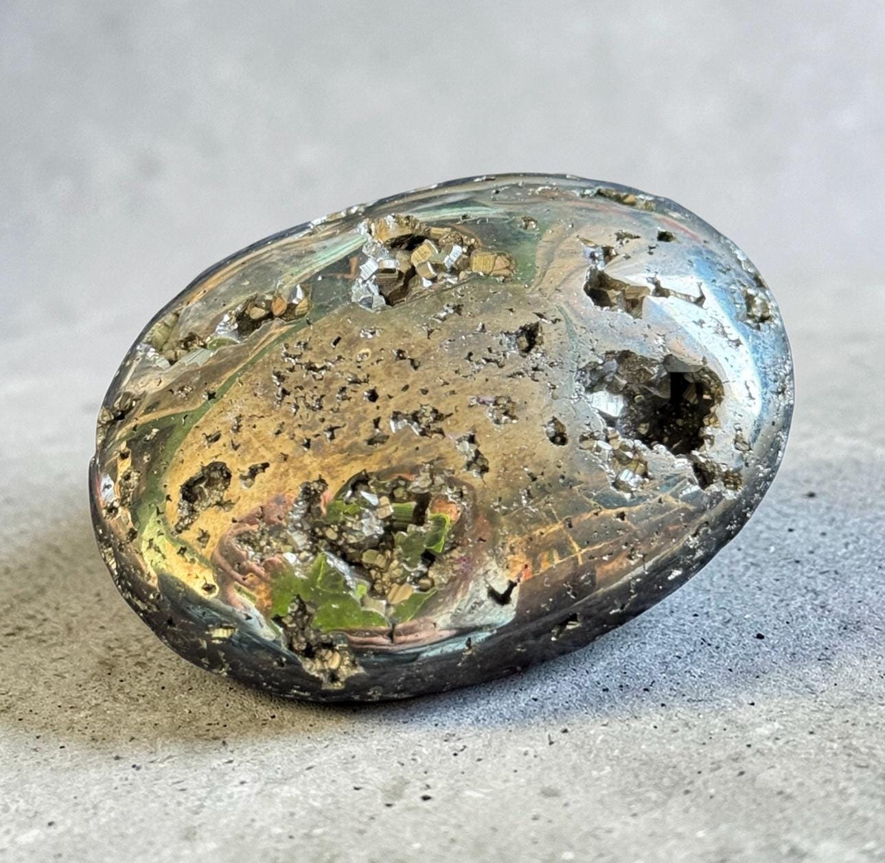 Pyrite Palm Stone – Crystal for Prosperity, Protection & Confidence | Healing Energy Crystal