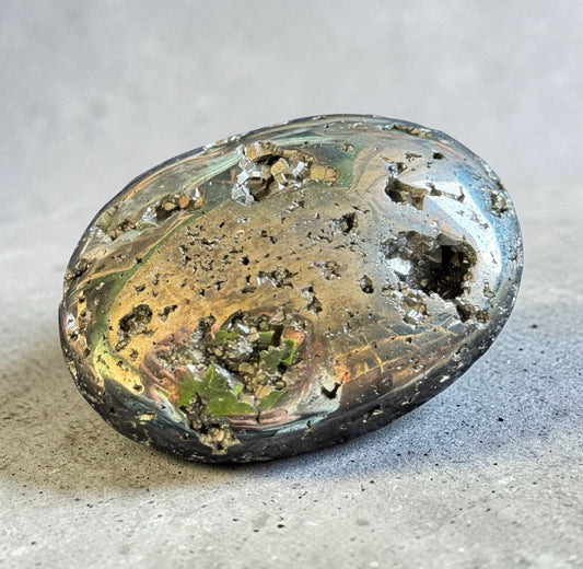 Pyrite Palm Stone – Crystal for Prosperity, Protection & Confidence | Healing Energy Crystal