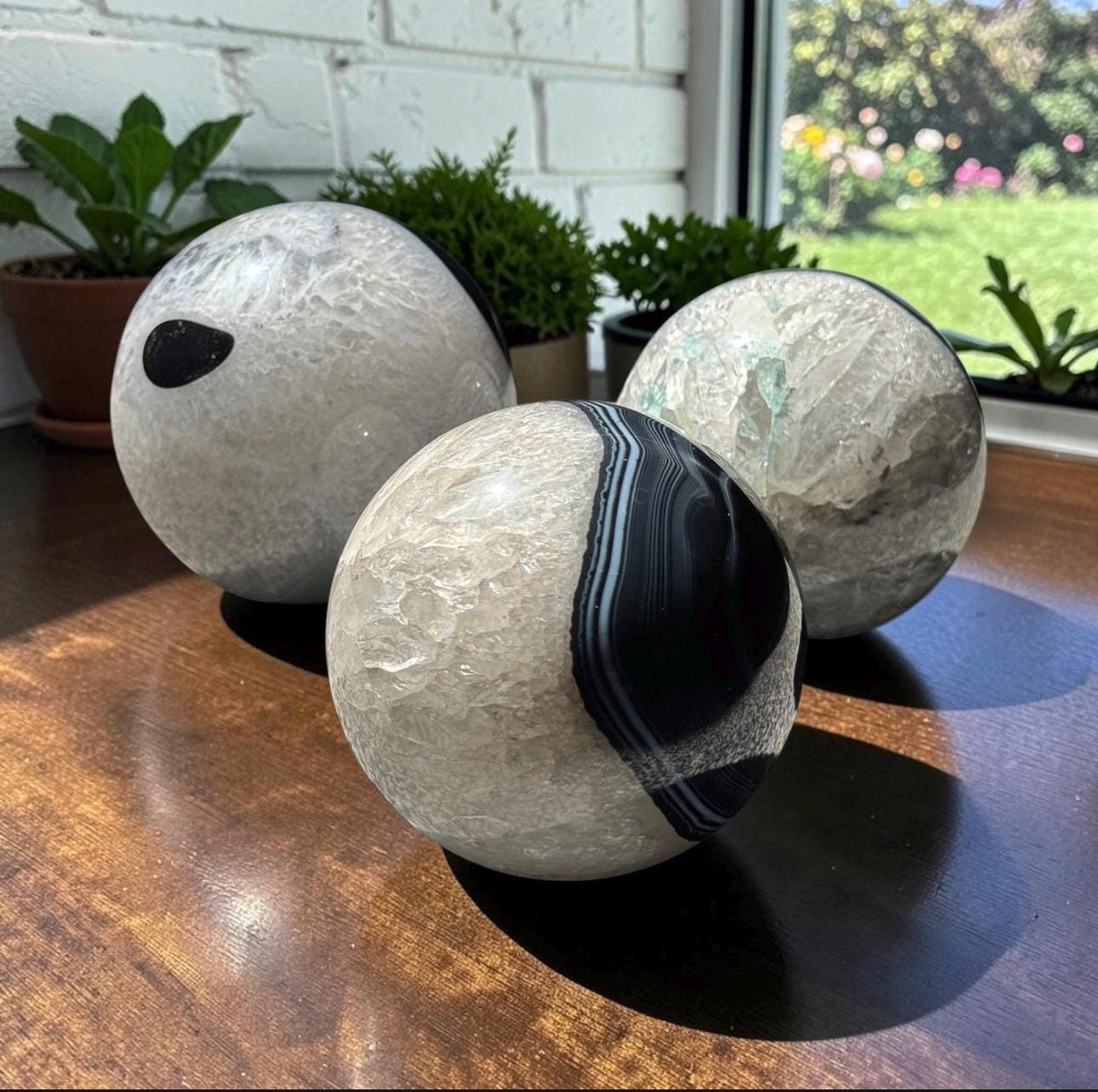 Black Onyx Sphere: Protective Crystal Decor