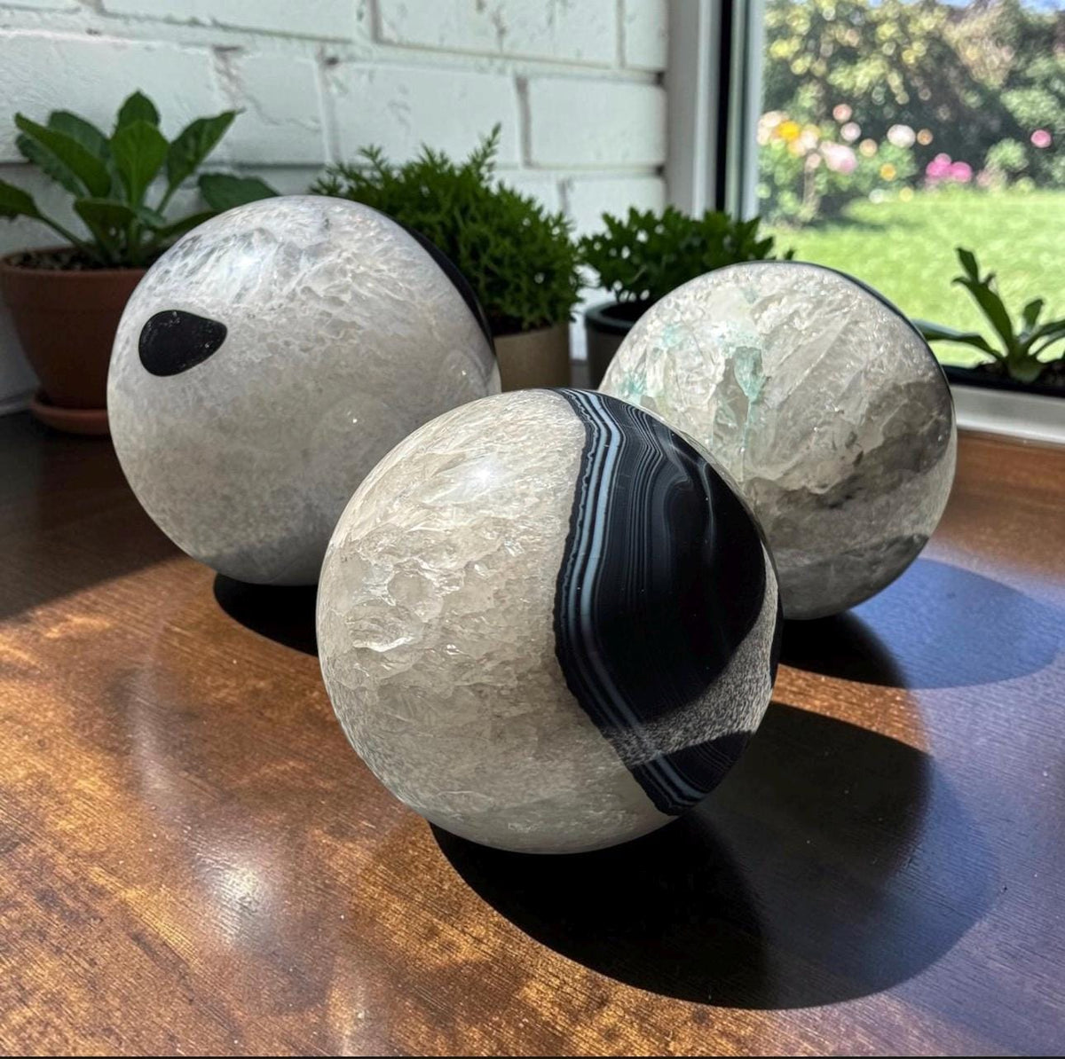 Black Onyx Sphere: Protective Crystal Decor