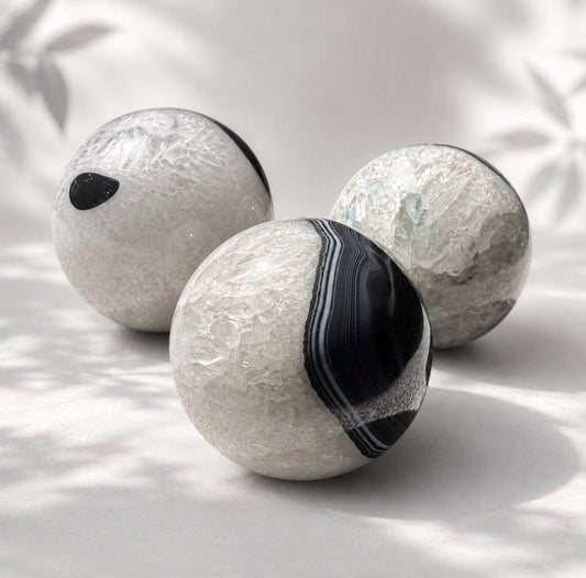 Black Onyx Sphere: Protective Crystal Decor